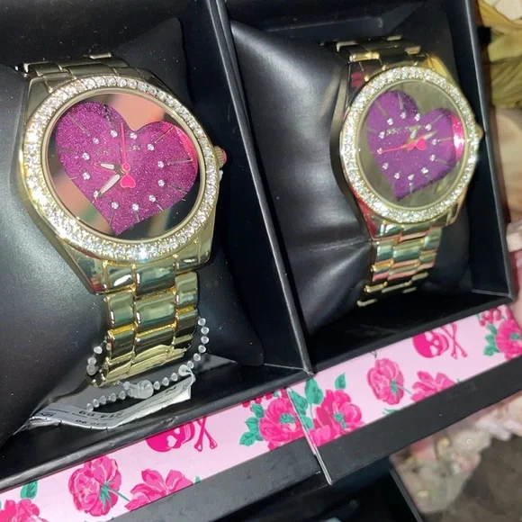 One pieceBETSET JOHNSON XOX WATCHES NWTAND BOX